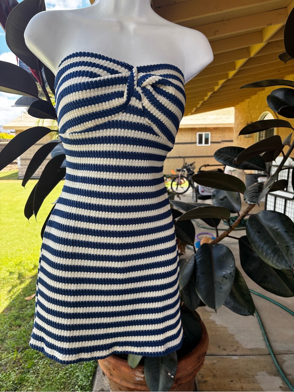 SHEIN Navy and Cream Strapless Twist-Front Knit Dress
